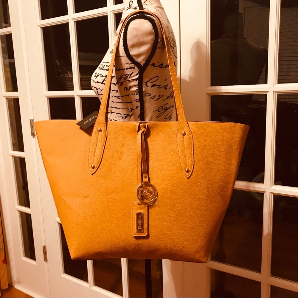 NWT- Bebe Tote with Wristlet